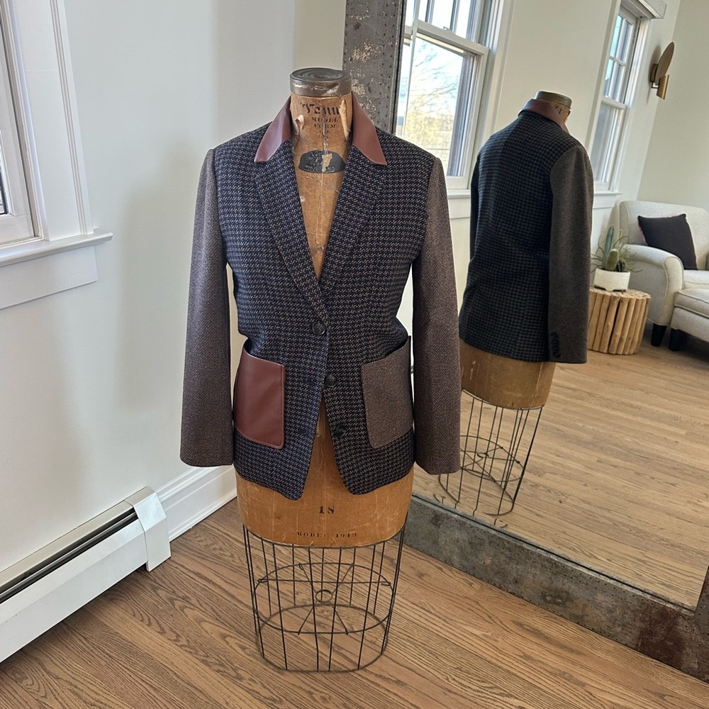 Steve Madden Black and Brown Blazer with Tailored Fit